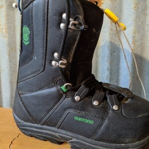 Women's Snowboard Boots - size 7